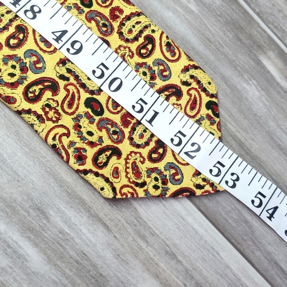 Brooks Brothers Makers Vintage Gold Paisley Silk Neck Tie | 53 inch length - Picture 6 of 7